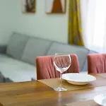 Modern 2 Bedroom Apartment With Balcony In Central Location