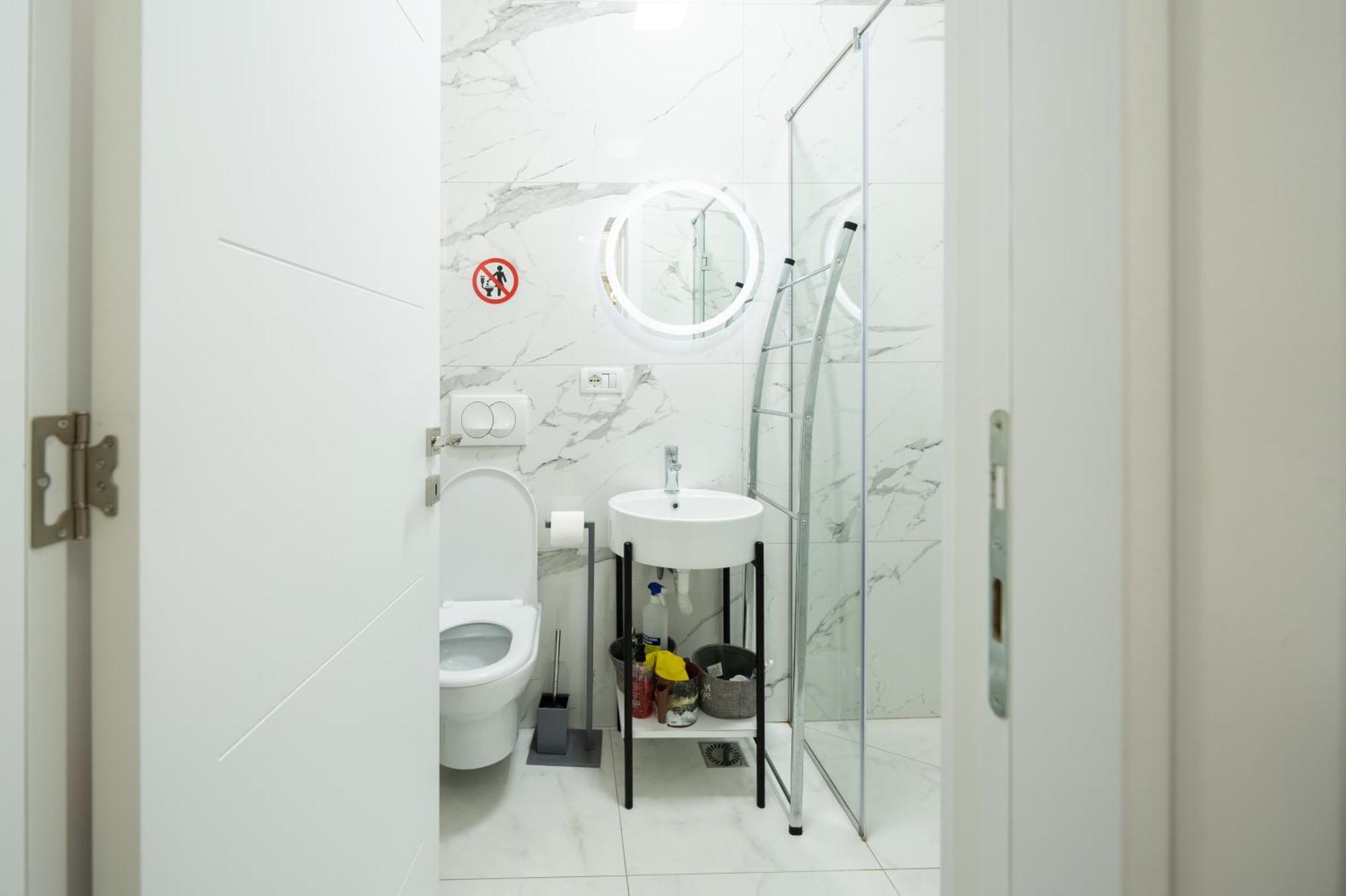 Modern 2 Bedroom With Balcony In Location *